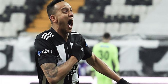 Beşiktaş'ta Josef de Souza'nın sözleşmesi uzatıldı