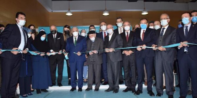 Bursa'da 24 saat açık kalacak kütüphane, Binali Yıldırım'ın katılımıyla açıldı