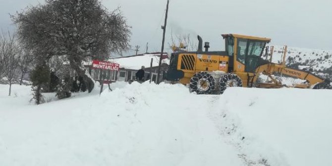 Köydeki hastalar, yollar açılarak hastaneye ulaştırıldı