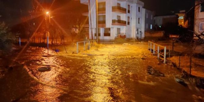 Bayramiç'te sağanak yağış nedeniyle dereler taştı