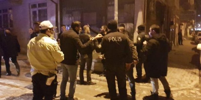 Balkonundan rastgele ateş ettiği içini kendisini ihbar eden kişiyi vurdu