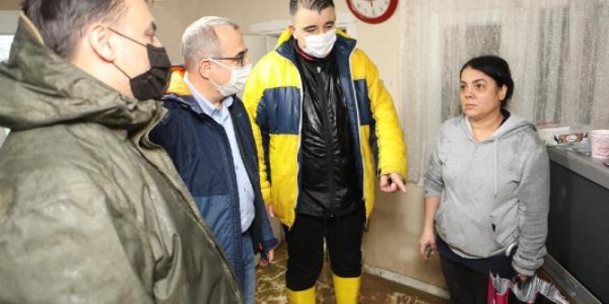 AK Parti heyeti sel felaketinin yaşandığı İzmir'de temaslarını sürdürdü