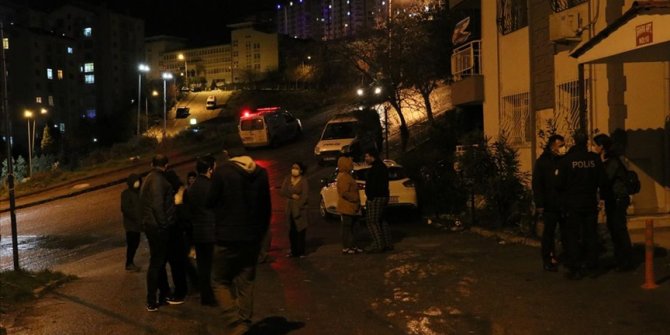 İzmir'de 10 katlı binada çıkan yangında çok sayıda kişi dumandan etkilendi