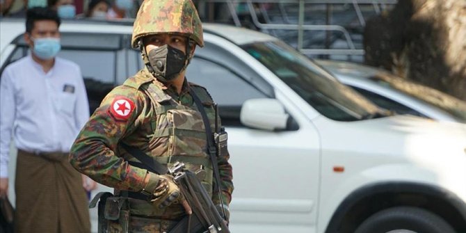 Myanmar'daki darbe sonrası gözler Genelkurmay Başkanı Hlaing'a çevrildi