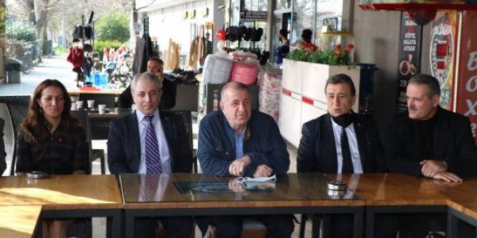 Ümit Özdağ Sakarya’da bazı İYİ Partililerle bir araya geldi