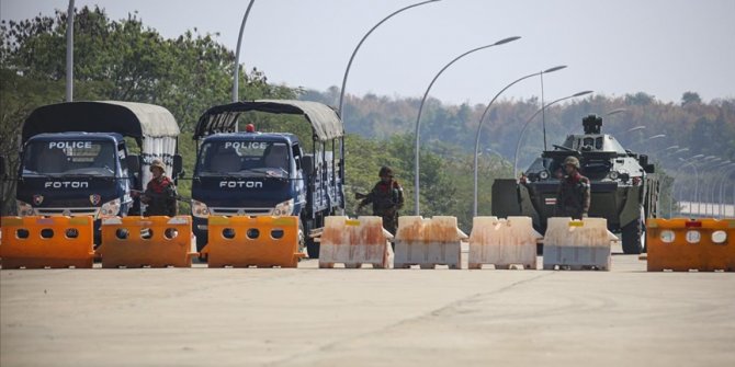 Myanmar'da askeri yönetim Facebook'a erişimi engelledi