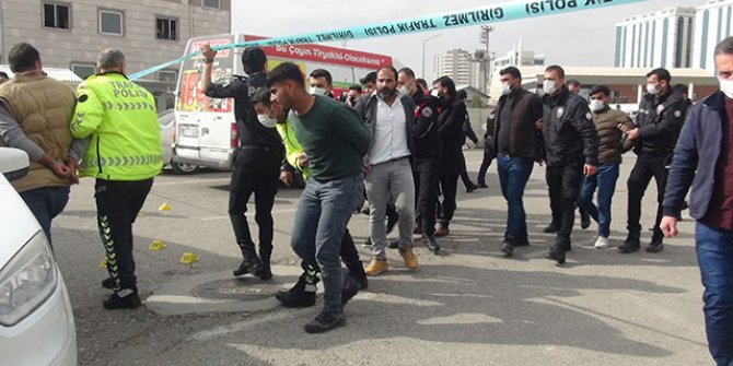 Kenti savaş alanına çeviren kavgada; 2 tüfek, 8 demir levye, 53 sopa ele geçti
