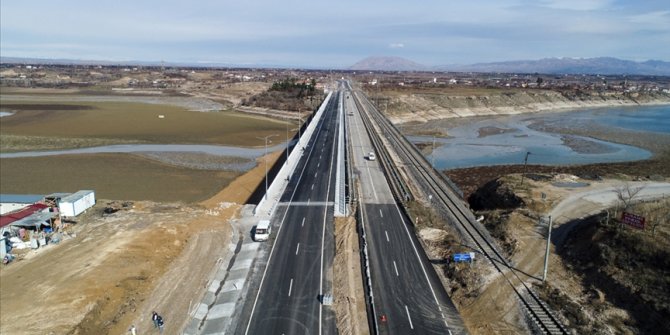 'İtme sürme yöntemi' ile inşa edilen yeni Tohma Köprüsü ulaşımda konforu artıracak