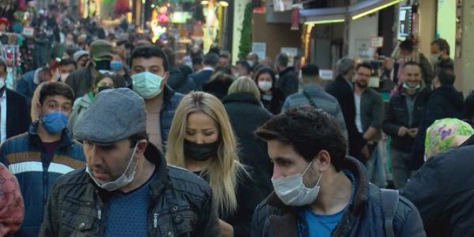 Eminönü'nde kısıtlama öncesi alışveriş yoğunluğu