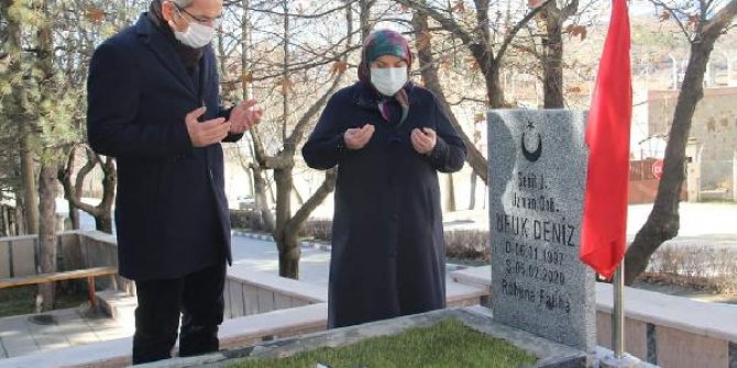 Çığ altında şehit olan asker, kabri başında anıldı