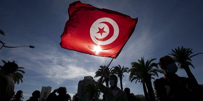Tunus'ta gösterilerde gözaltına alınanların serbest bırakılması talebiyle yürüyüş düzenlendi