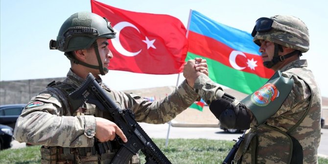 Türk ve Azerbaycan askerlerine Kış-2021 Tatbikatı hazırlıkları kapsamında 'Statik Atlayış Eğitimi' verildi