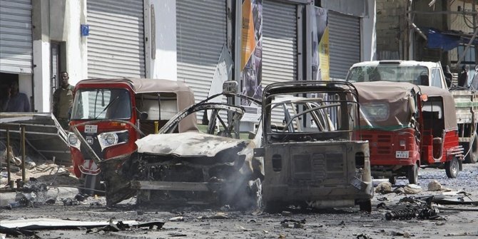 Somali'de yola döşenen bomba patladı: 10 ölü