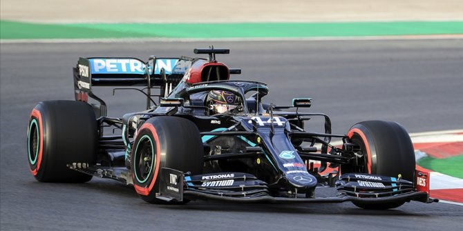 Hamilton, Mercedes F1 Takımı ile bir yıllık sözleşme imzaladı