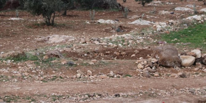 Göbeklitepe yakınlarındaki toprağa saplı bulunan gizemli metal blok kaldırıldı