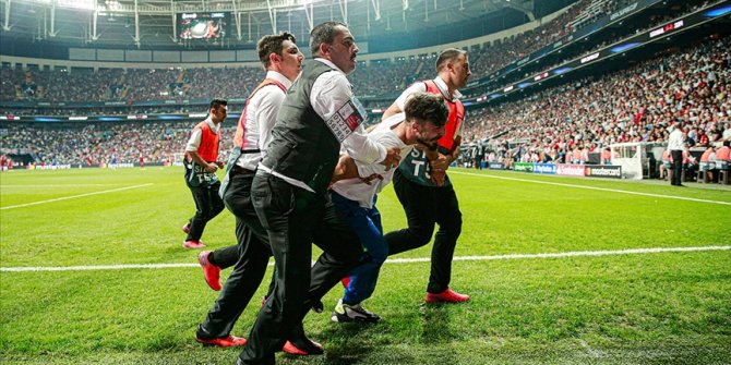 UEFA maçında sahaya giren sanığa 1 yıl 8 ay hapis cezası