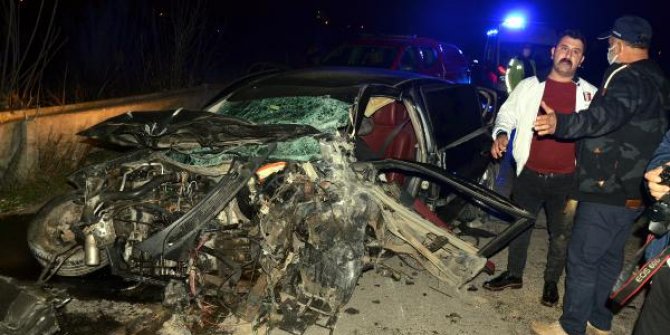 Serik’te çarpışan iki otomobilden biri dereye uçtu: 6 ölü