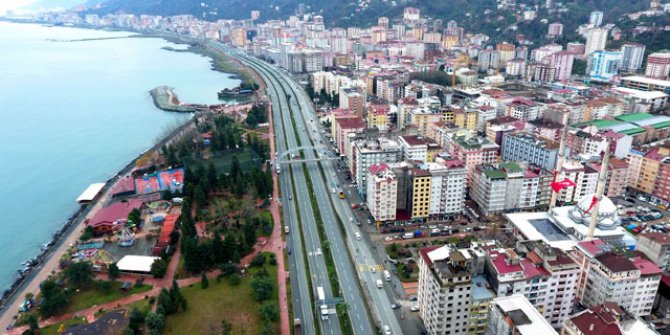 Rize'de dolgu zemin tespiti: Binalar birbirine yaslanarak ayakta duruyor