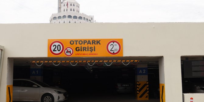 Otopark tamam, süs havuzu kaldı