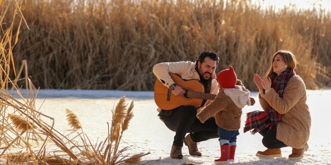 Van'da donan sazlıklar balıkçıların ve fotoğraf tutkunlarının uğrak yeri oldu