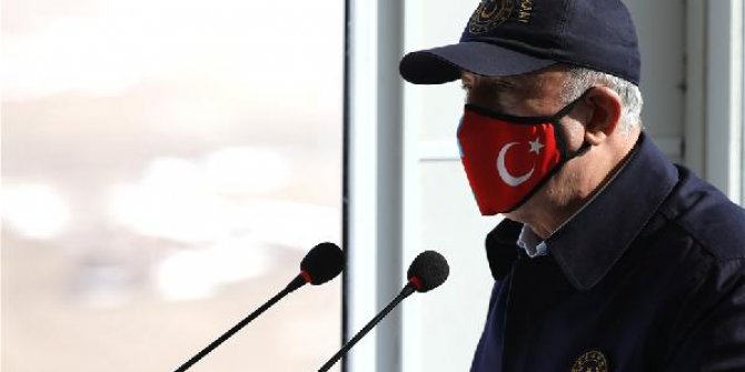 Bakan Akar: Teröristlerin barınaklarını, sığınaklarını başlarına yıktık