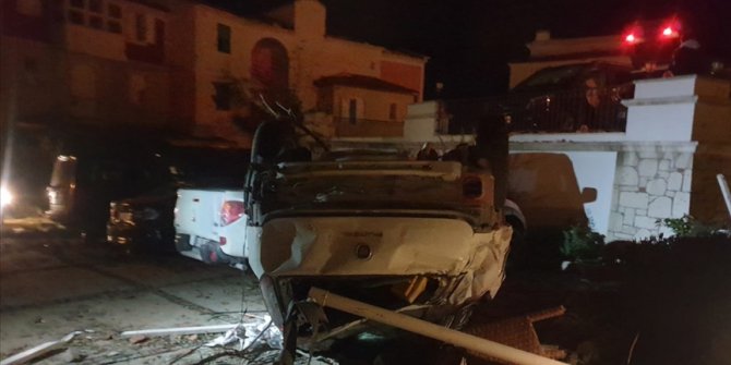 Çeşme’de hortum: Araçlar devrildi, yaralılar var