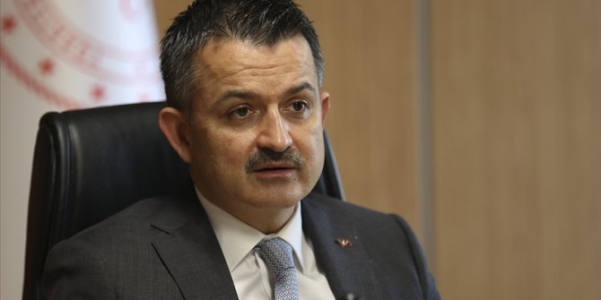 Tarım ve Orman Bakanı Pakdemirli hortumun verdiği zararı incelemek üzere Çeşme'ye gidiyor