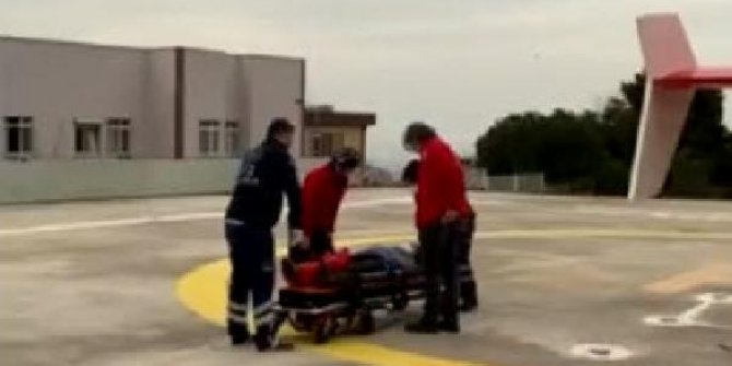 Kayalıklara düşen kadın, ambulans helikopterle hastaneye sevk edildi