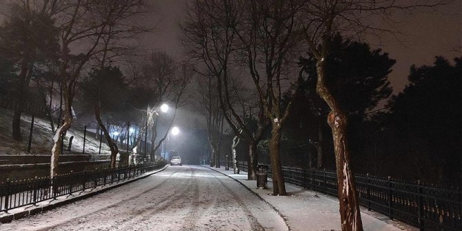 İstanbul'da kar yağışı etkisini sürdürüyor