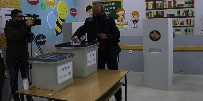 Kosova'da halk erken genel seçim için sandık başında