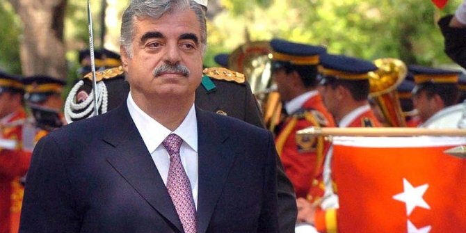 Lübnanlılar 16 yıl önce suikasta kurban giden Refik Hariri dönemini mumla arıyor