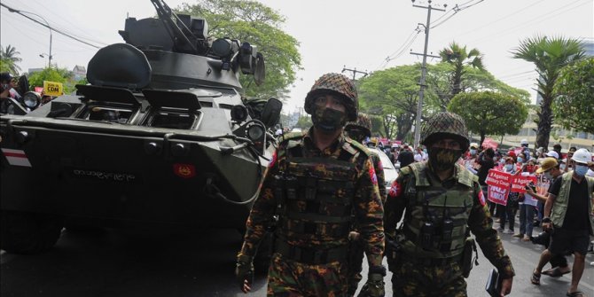 Myanmar'da asker protestoculara müdahale etti: 4 yaralı