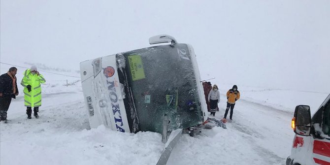 Fatsa Belediyespor kafilesini taşıyan otobüs Kırıkkale'de kaza yaptı