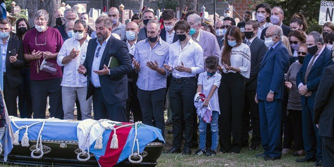 Eski Arjantin Devlet Başkanı Carlos Menem toprağa verildi