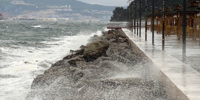 Akdeniz'de bugün ve yarın kuvvetli fırtına bekleniyor