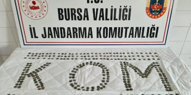 Tarihi sikkeleri jandarmaya satarken yakalandılar