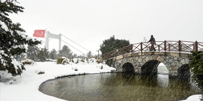 İstanbul'da kar yağışı bazı bölgelerde etkili oluyor