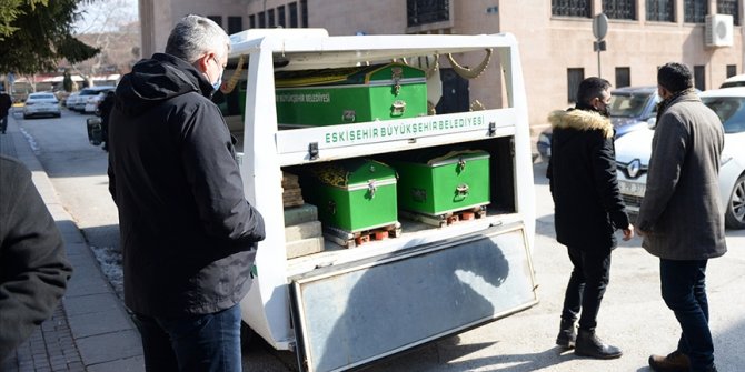 Eskişehir'de evlerinde eşiyle ölü bulunan baba ile oğlunun güvenlik kamerası görüntüleri ortaya çıktı