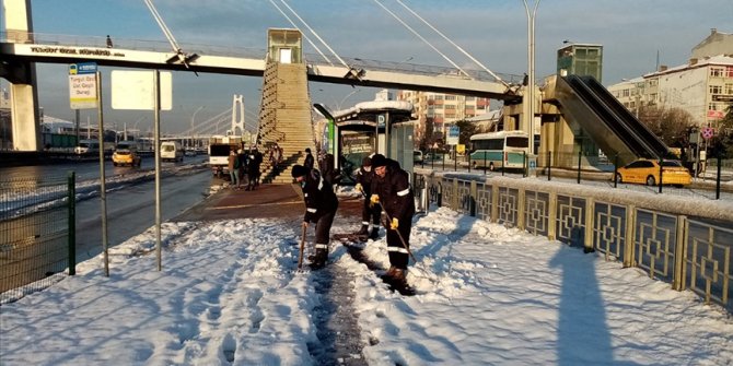 Sakarya Kocaeli ve Zonguldak'ta karla mücadele çalışmaları sürüyor