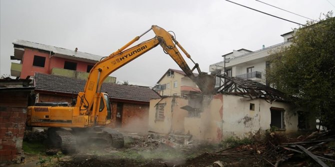 Kocaeli Valiliği ağır hasarlı 26 bina için yıkım talimatı verdi