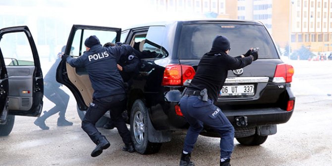Korumaların film sahnelerini aratmayan zorlu eğitimi