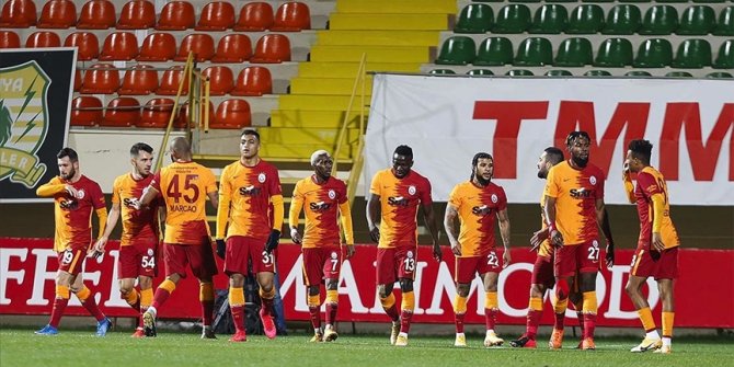 Galatasaray savunmasıyla Süper Lig'in zirvesinde