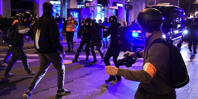 İspanya'da tutuklanan rap sanatçısı Hasel'e destek gösterileri 6. gününü doldurdu