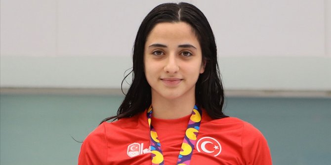 Milli yüzücü Deniz Ertan 800 metre serbestte olimpiyat A barajını geçti