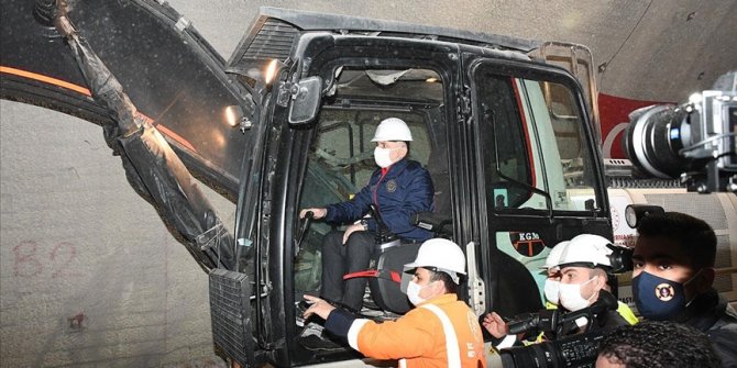 Karadeniz Bölgesi'nin İç Anadolu'ya açılan kapısı Kırkdilim Geçişi'ndeki 'T2 Tüneli'nde ışık göründü