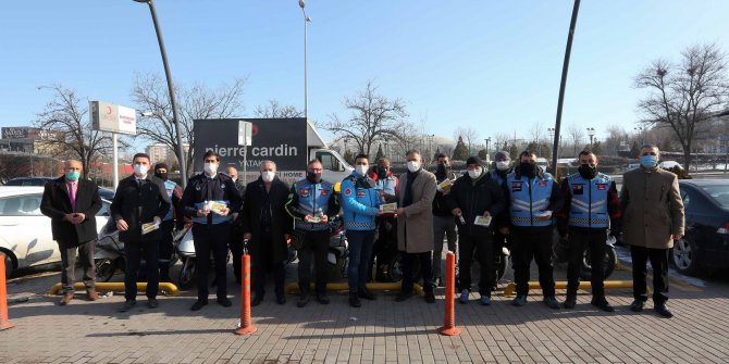 Maske ve dezenfektan desteğinde kuryeler unutulmadı