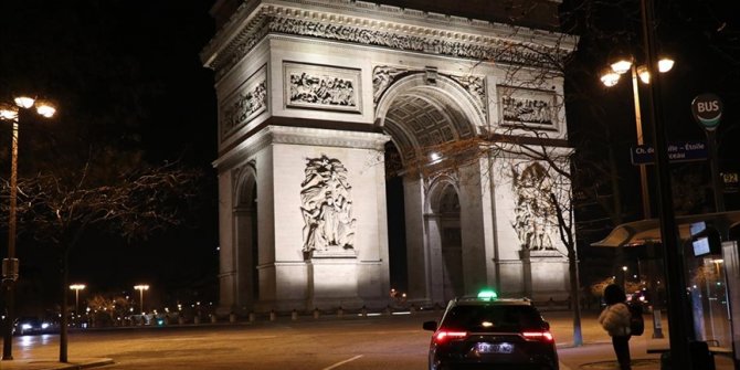 Paris'in iki bölgesinde Kovid-19 tedbirleri kapsamında belirli saatlerde alkol tüketimi yasaklandı