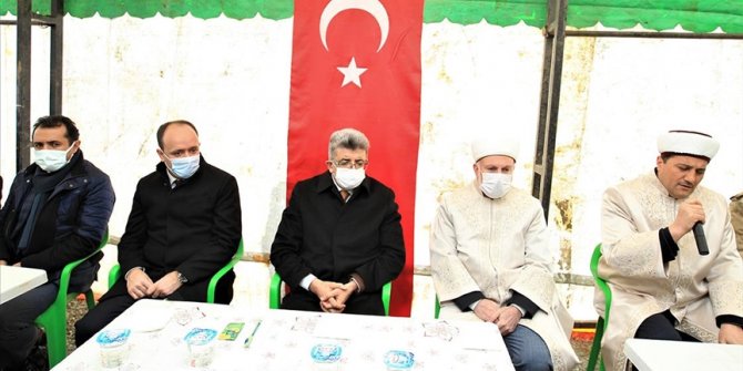 Van'da İran merkezli depremde hayatını kaybedenler için anma programı düzenlendi