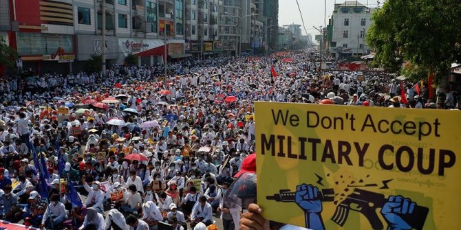 Myanmarlı Müslümanlar darbe karşıtı protestolara katıldı