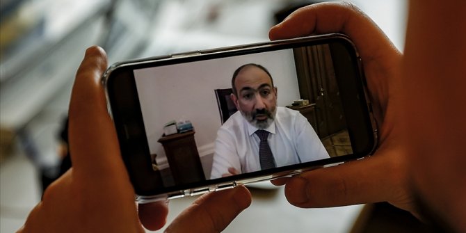 Ermenistan Başbakanı Paşinyan kendini istifaya çağıran Genelkurmay Başkanını görevden aldı